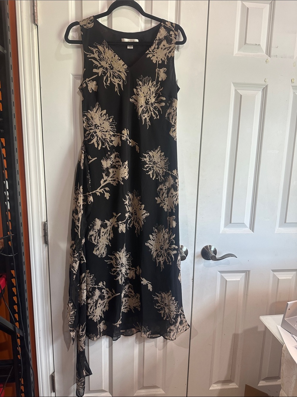 NWOT Black Floral Sleeveless Midi Dress size 10